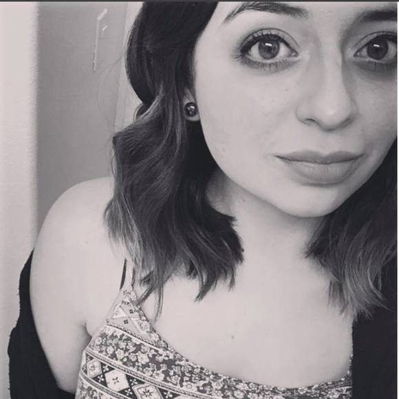 Meet your Posher, Laura - Picture 1 of 1